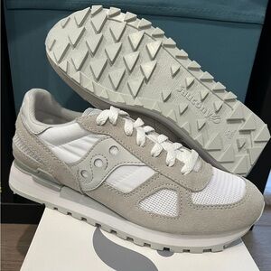 NEW Saucony Shadow White and Gray. Mens 6.5, fits Women’s 8